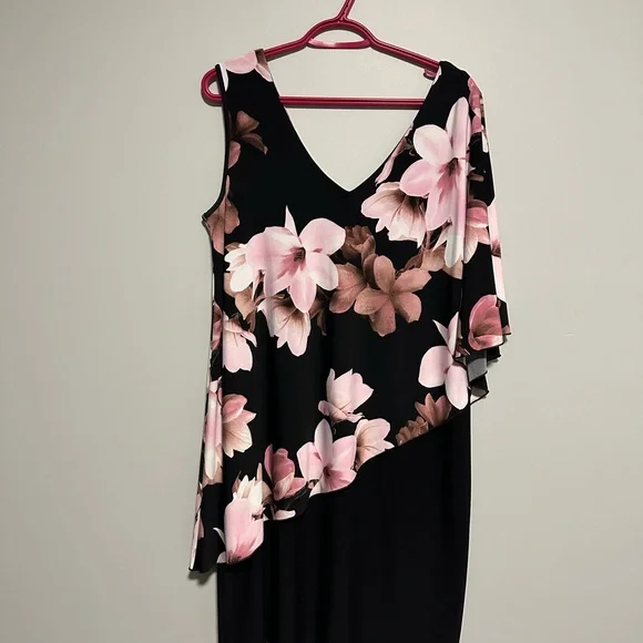 Devia Collection Dress - Picture 2 of 3